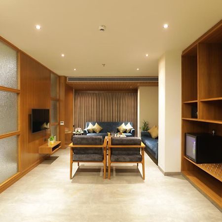 Tara Suns Hotell Vadodara Exteriör bild