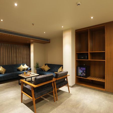 Tara Suns Hotell Vadodara Exteriör bild