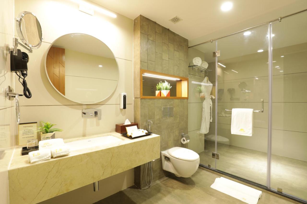 Tara Suns Hotell Vadodara Exteriör bild