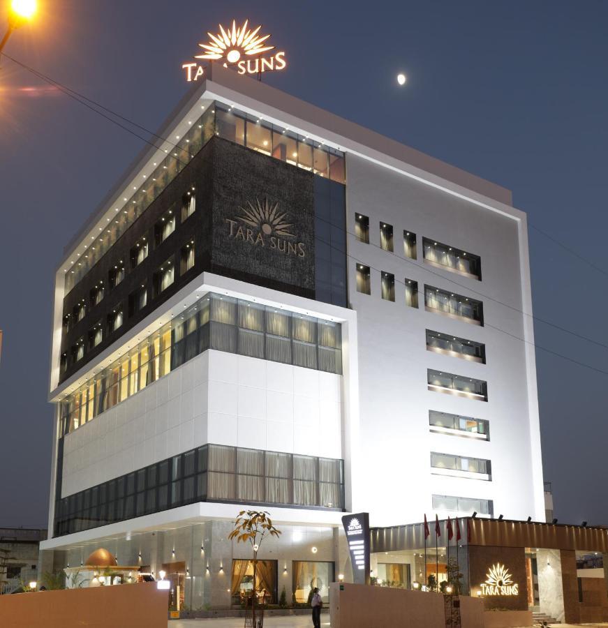Tara Suns Hotell Vadodara Exteriör bild