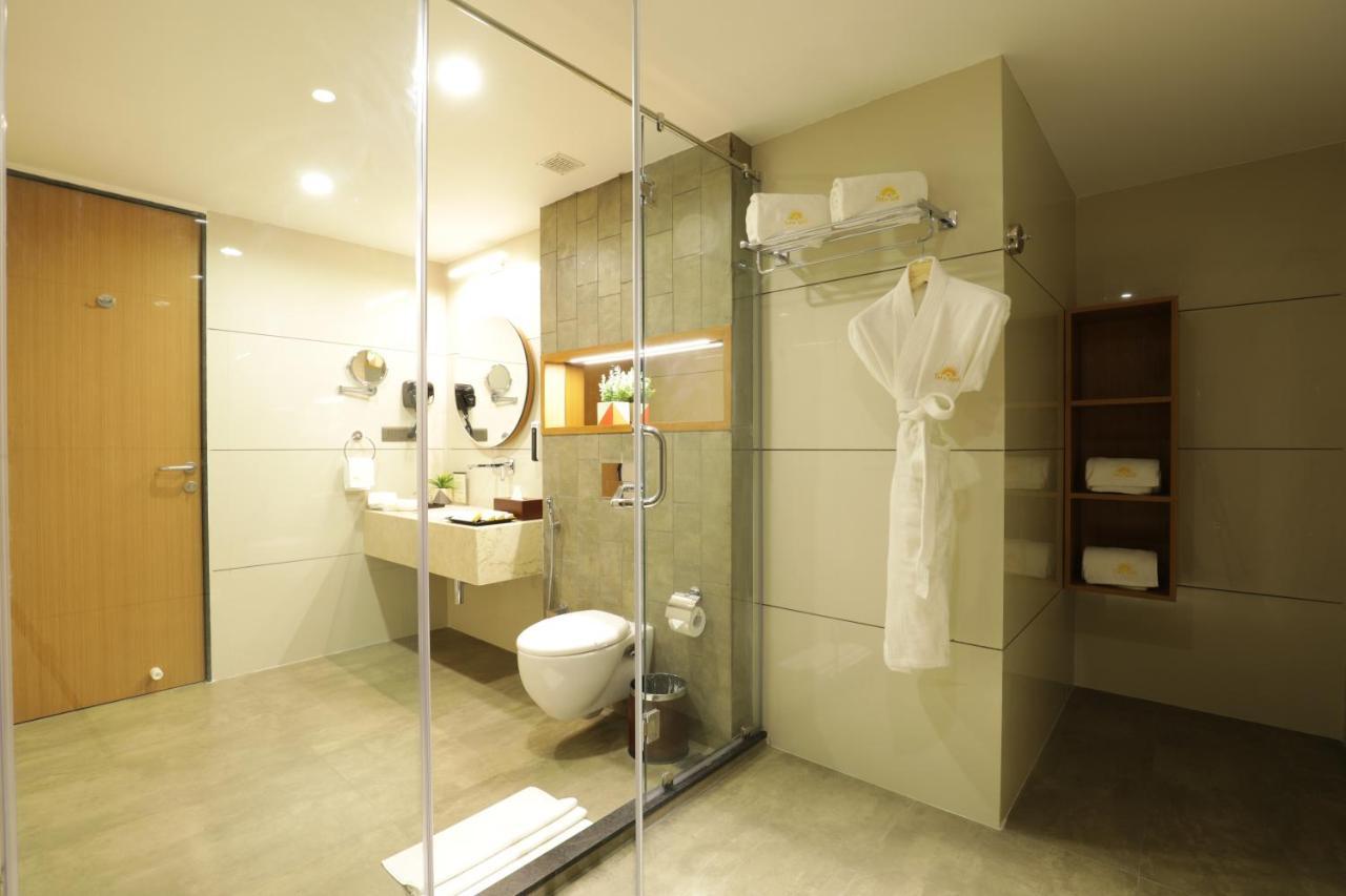 Tara Suns Hotell Vadodara Exteriör bild