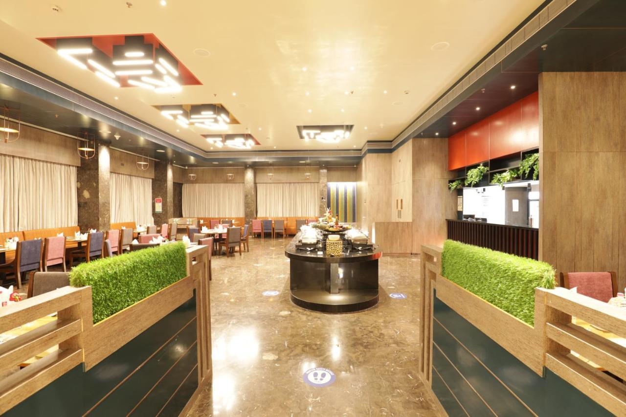 Tara Suns Hotell Vadodara Exteriör bild