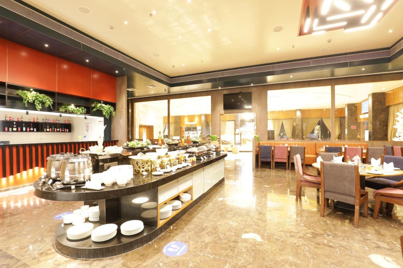Tara Suns Hotell Vadodara Exteriör bild