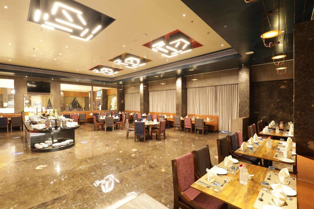 Tara Suns Hotell Vadodara Exteriör bild