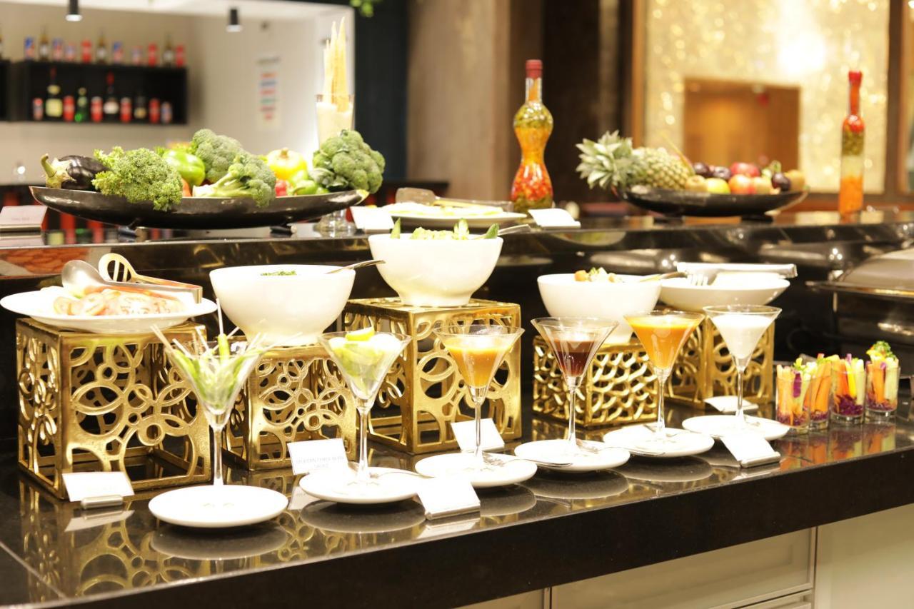 Tara Suns Hotell Vadodara Exteriör bild