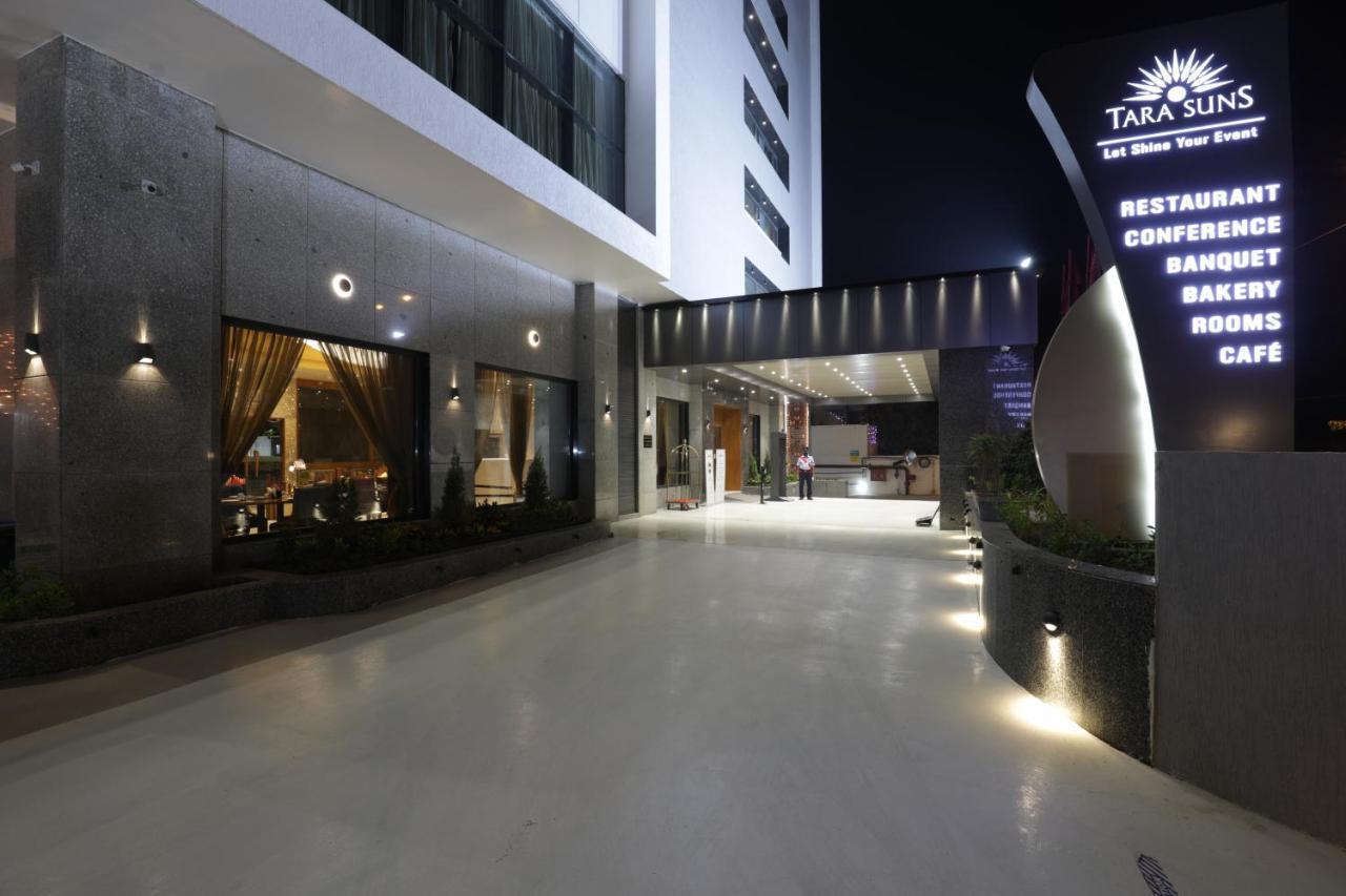 Tara Suns Hotell Vadodara Exteriör bild