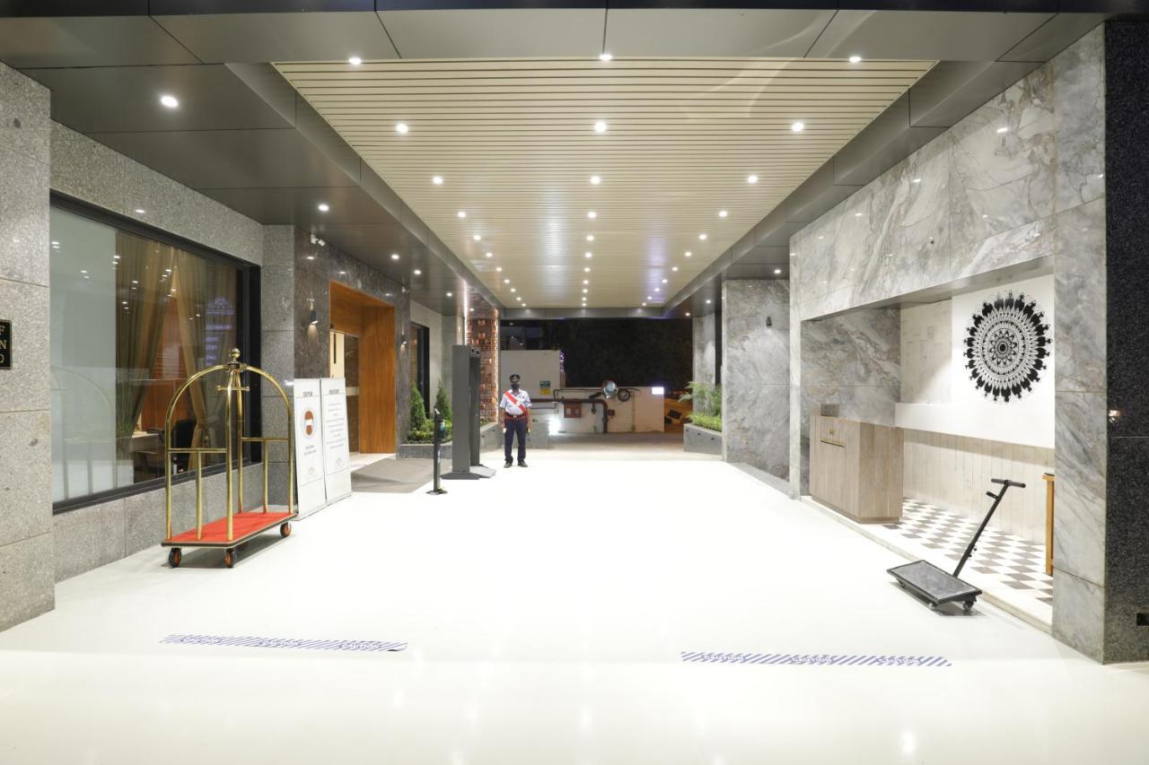 Tara Suns Hotell Vadodara Exteriör bild
