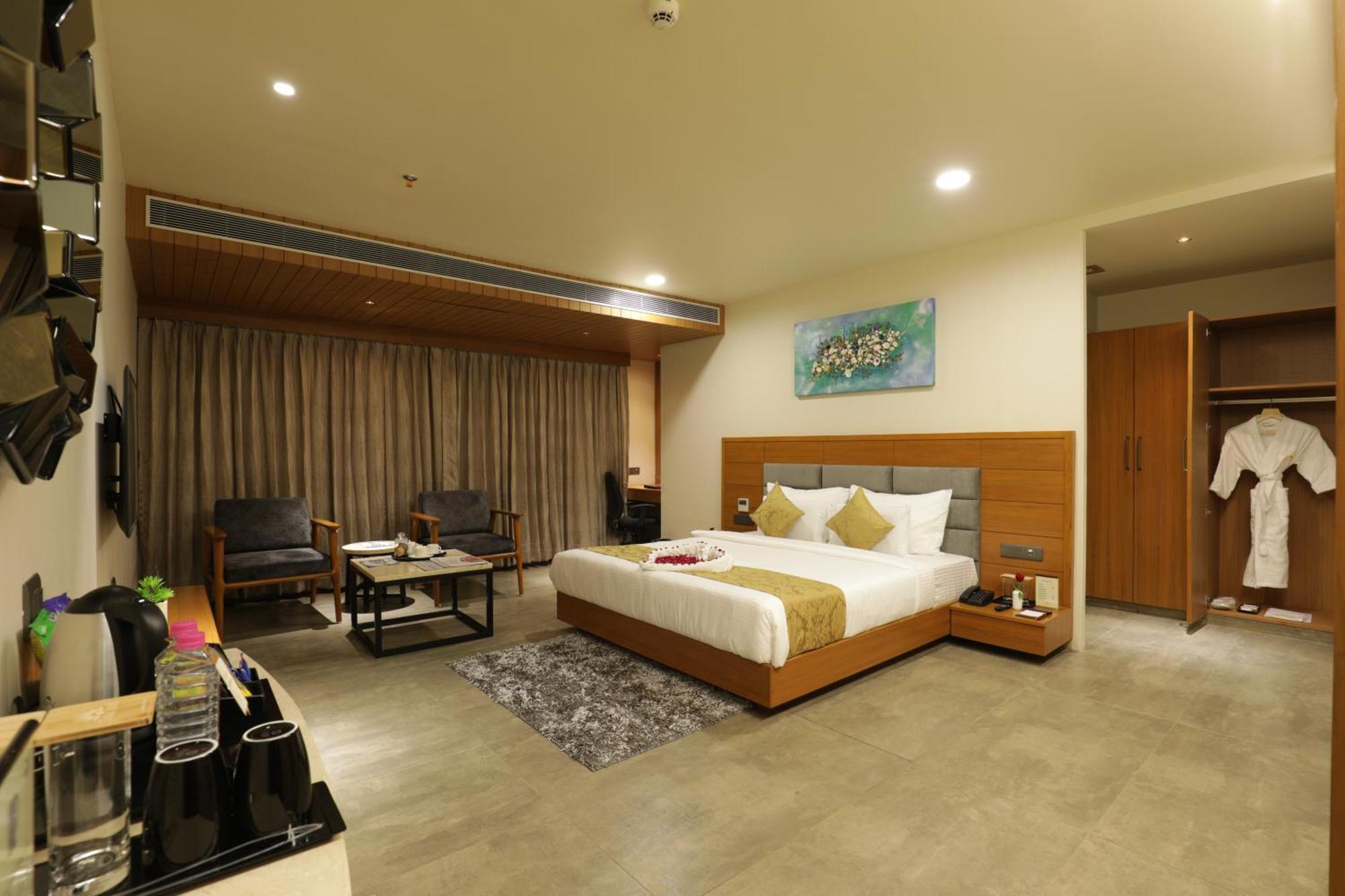 Tara Suns Hotell Vadodara Exteriör bild
