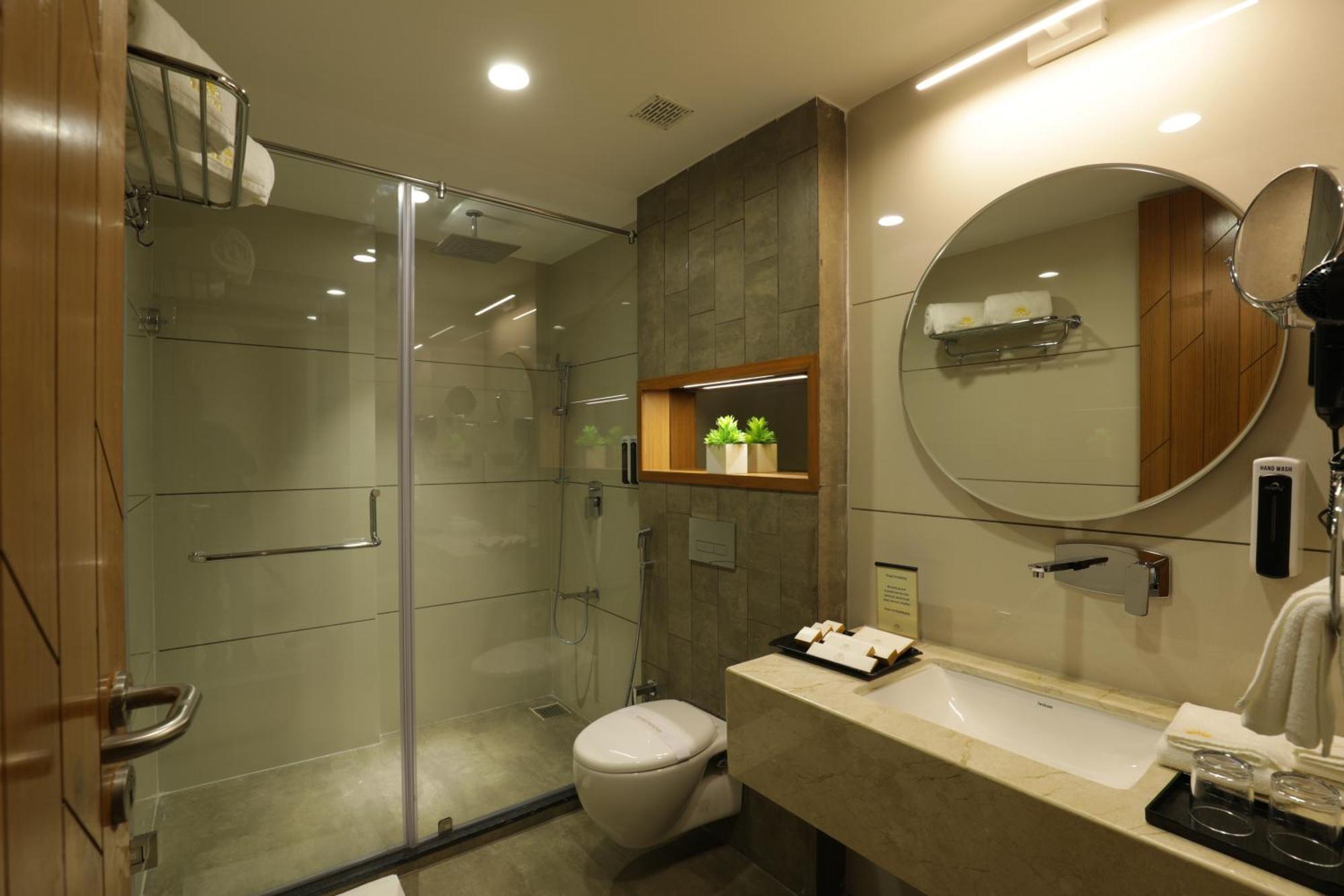 Tara Suns Hotell Vadodara Exteriör bild
