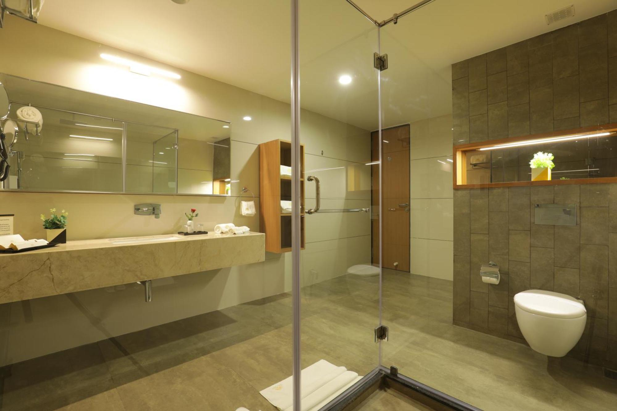 Tara Suns Hotell Vadodara Exteriör bild