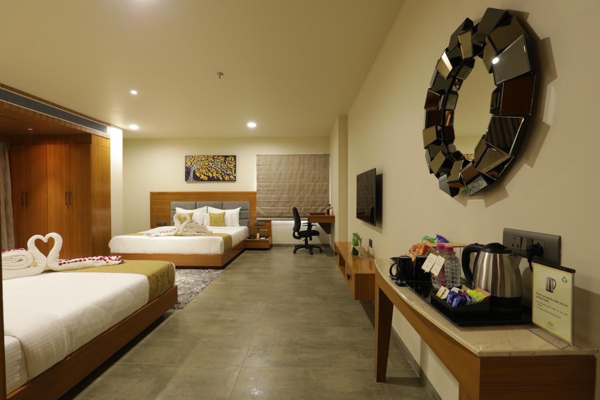 Tara Suns Hotell Vadodara Exteriör bild